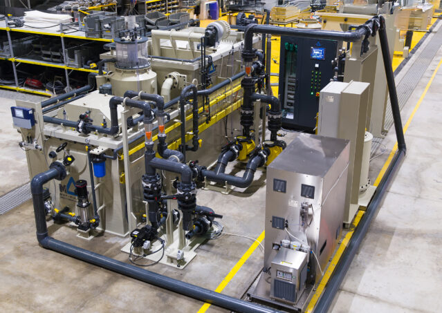 Compact recirculating aquaculture system